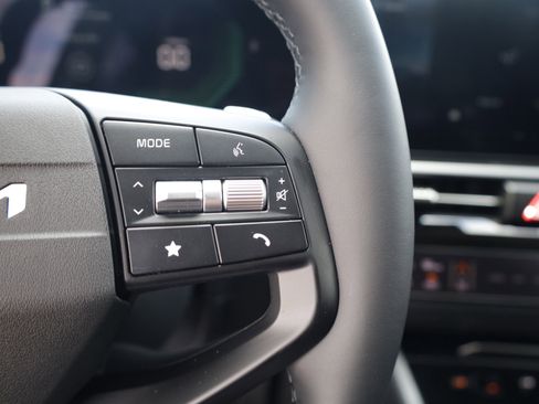 New 2026 Kia Sportage LX FWD image 21