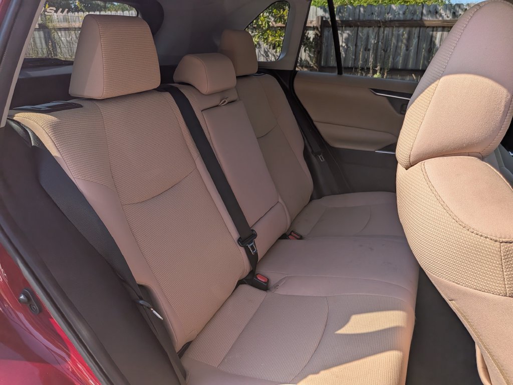 Used 2019 Toyota RAV4 LE AWD/4WD image 24