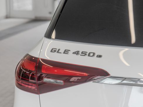 Certified 2025 Mercedes-Benz GLE 450e 4MATIC w/ Driver Assistance Package image 21