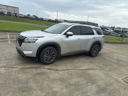 Used 2024 Nissan Pathfinder SV w/ SV Premium Package FWD image 6