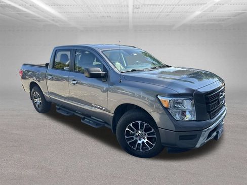Used 2021 Nissan Titan SV w/ Accessory Utility Package RWD image 3