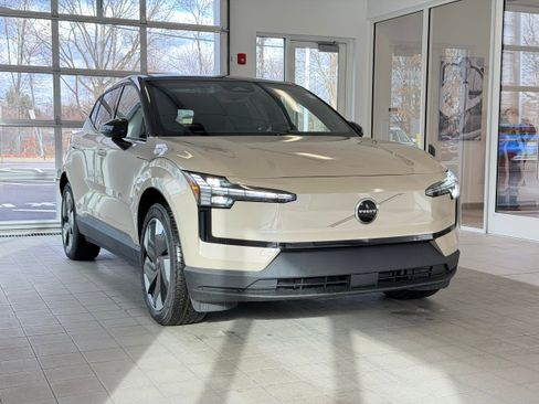 New 2026 Volvo EX30 Plus w/ Protection Package Premier image 5
