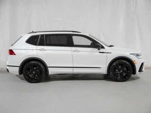 Used 2024 Volkswagen Tiguan SE R-Line AWD/4WD image 7