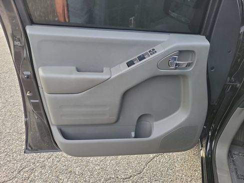Used 2021 Nissan Frontier SV w/ Midnight Edition Floor Mats RWD image 14