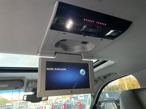 Used 2015 Cadillac Escalade ESV Premium image 8