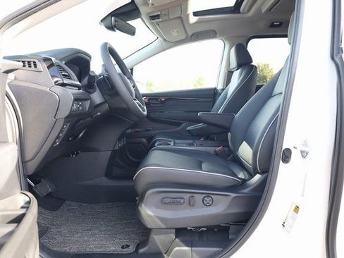 New 2026 Honda Odyssey Touring image 13