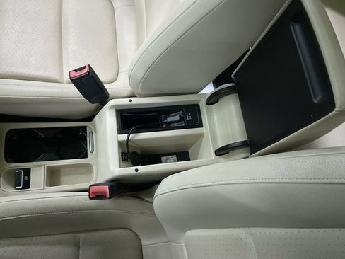 Used 2014 Volkswagen Tiguan SE image 26