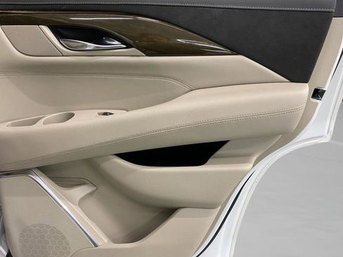 Used 2020 Cadillac Escalade Premium Luxury image 14