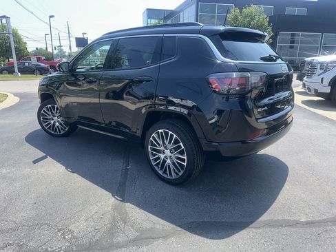 Used 2022 Jeep Compass Limited w/ Elite Group AWD/4WD image 2