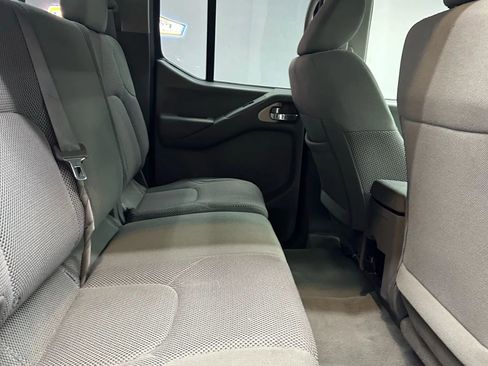 Used 2018 Nissan Frontier SV image 32