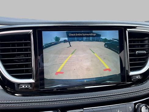 Used 2025 Chrysler Pacifica Limited FWD image 24