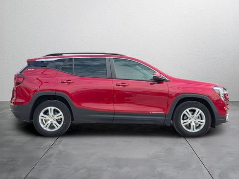 Used 2024 GMC Terrain SLE w/ Driver Convenience Package FWD image 5