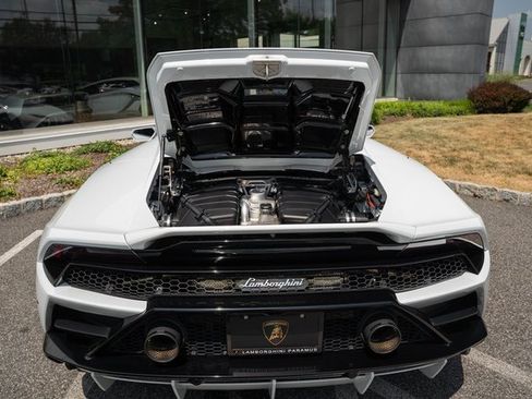 Used 2020 Lamborghini Huracan EVO image 30