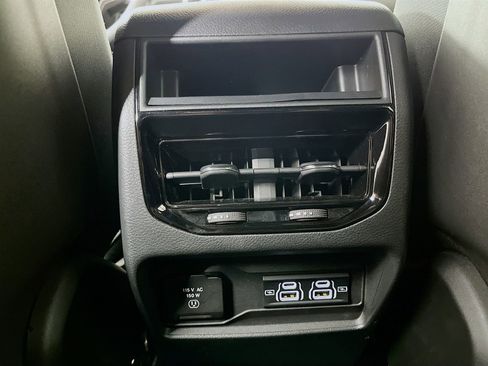Used 2025 Jeep Grand Cherokee Laredo X w/ Luxury Tech Group I RWD image 33