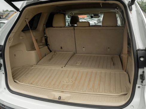 Used 2018 Toyota Highlander XLE AWD/4WD image 12