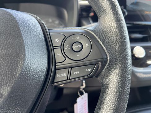 Used 2025 Toyota Corolla LE FWD image 18