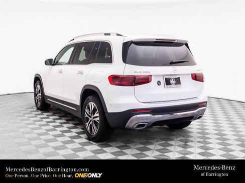New 2025 Mercedes-Benz GLB 250 4MATIC image 3