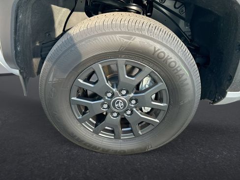 Certified 2025 Toyota 4Runner SR5 AWD/4WD image 10