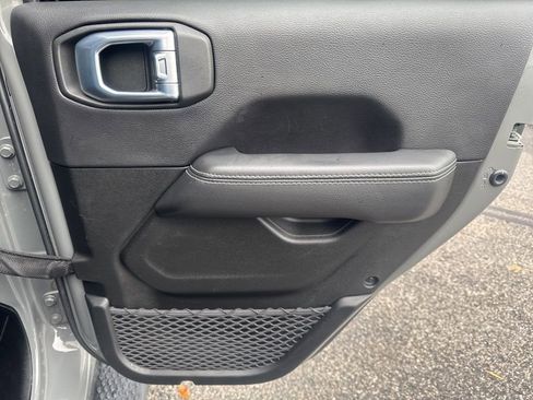 Used 2022 Jeep Wrangler Unlimited Sahara w/ Cold Weather Group image 38