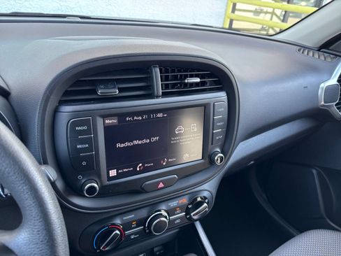 Used 2025 Kia Soul LX w/ LX Technology Package FWD image 14