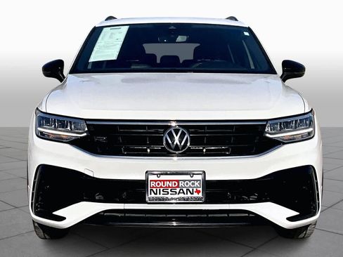 Used 2023 Volkswagen Tiguan SE R-Line image 3