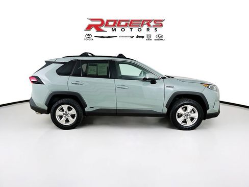 Used 2021 Toyota RAV4 XLE w/ Convenience Package AWD/4WD image 9