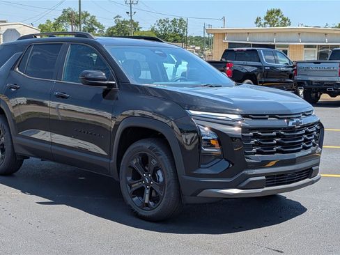 New 2026 Chevrolet Equinox LT w/ Convenience Package II FWD image 3