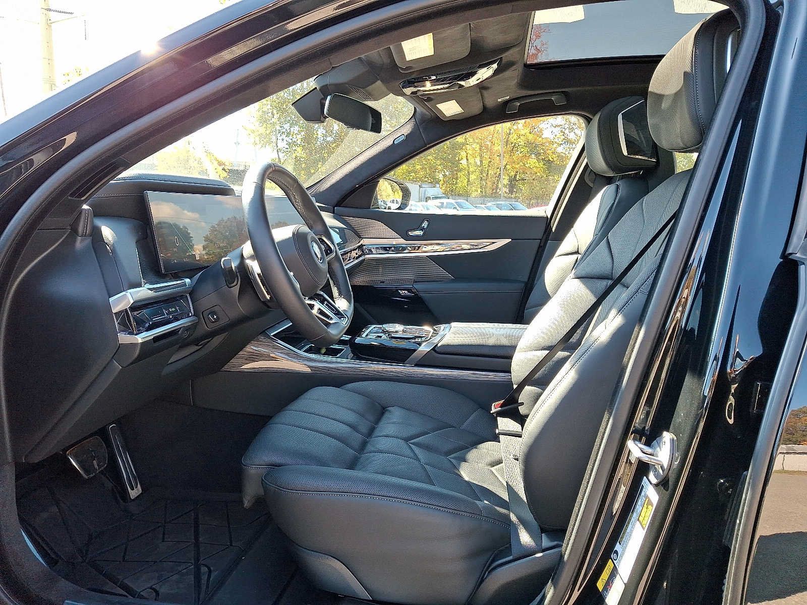 Used 2024 BMW i7 eDrive50 w/ M Sport Package RWD image 13