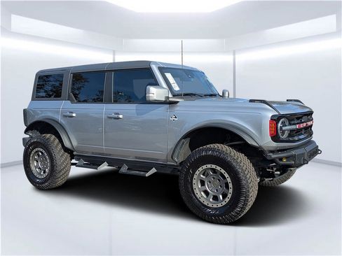 Used 2023 Ford Bronco Outer Banks image 1