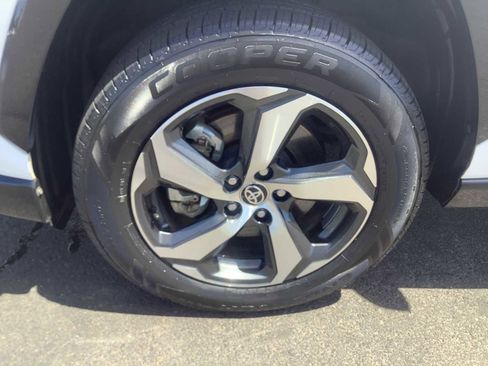 Used 2022 Toyota RAV4 SE w/ Weather & Moonroof Package AWD/4WD image 9