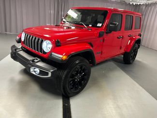 Used 2025 Jeep Wrangler Unlimited Sahara w/ Safety Group AWD/4WD video 3