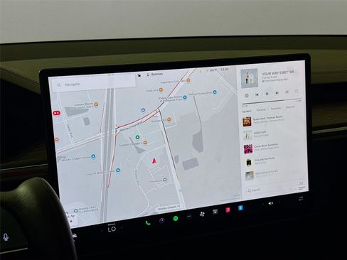 Used 2021 Tesla Model S Plaid image 10