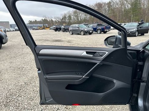 Used 2016 Volkswagen Golf SE image 23