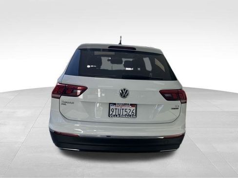 Used 2018 Volkswagen Tiguan SEL image 4