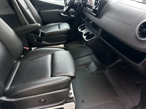 Used 2020 Mercedes-Benz Sprinter 2500 image 16