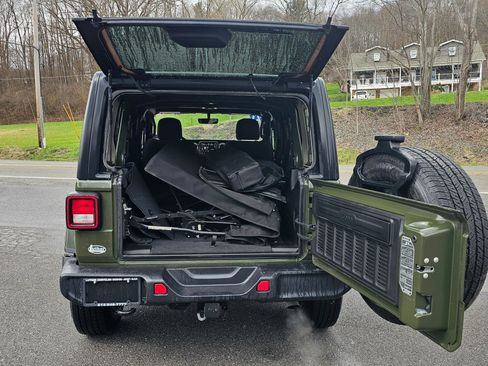 Used 2021 Jeep Wrangler Unlimited Sahara w/ Uconnect 4C Nav & Sound Group image 12