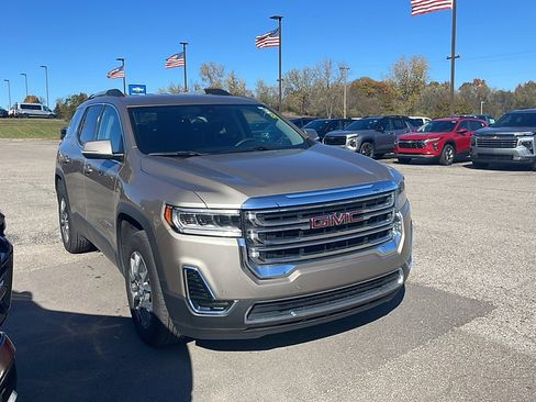 Used 2023 GMC Acadia SLE w/ Driver Convenience Package image 3