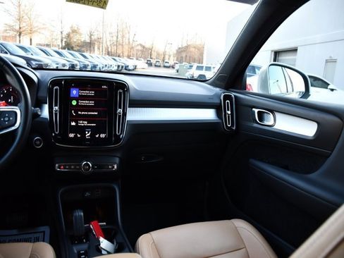 Used 2019 Volvo XC40 T5 Momentum image 21