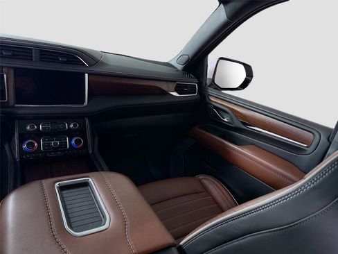 Used 2024 GMC Yukon Denali Ultimate AWD/4WD image 18