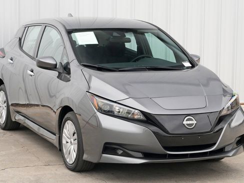 Used 2025 Nissan Leaf S image 43