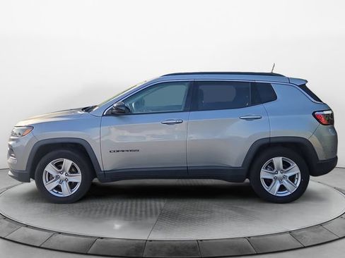 Used 2022 Jeep Compass Latitude w/ Sun and Sound Group FWD image 2