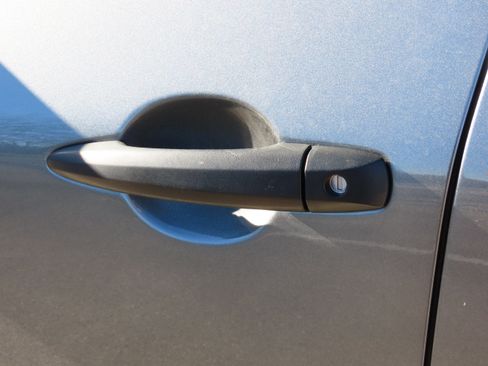 Used 2023 Nissan Rogue S image 19