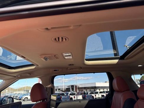 Certified 2024 Kia Carnival SX Prestige image 32