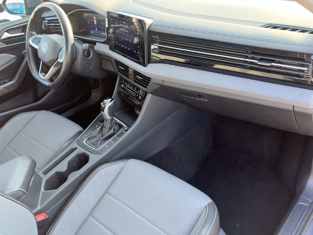 Used 2025 Volkswagen Jetta SE FWD image 23