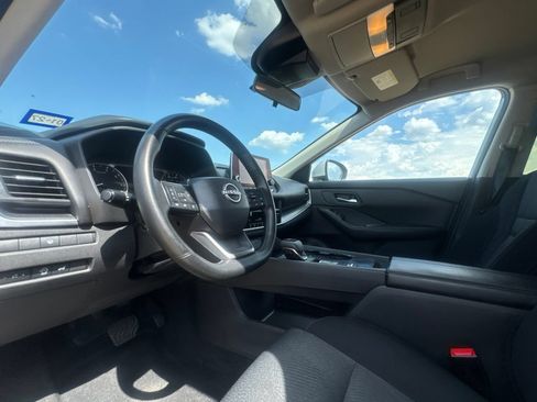 Used 2025 Nissan Rogue SV FWD image 40