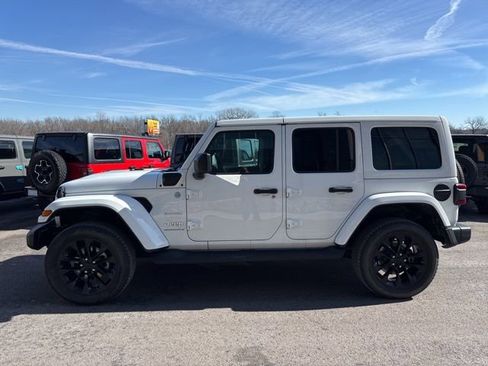 Used 2023 Jeep Wrangler Unlimited Sahara w/ Cold Weather Group AWD/4WD image 6