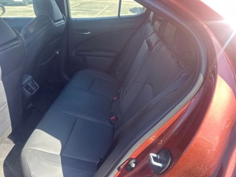 Used 2025 Lexus UX 300h FWD image 15