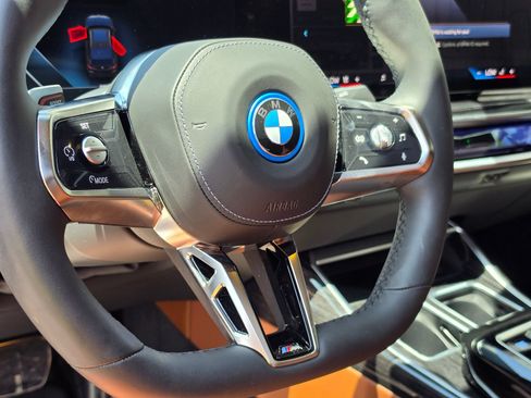 Used 2025 BMW i7 xDrive60 w/ Executive Package AWD/4WD image 17