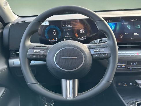 Used 2025 Hyundai Kona SEL image 11