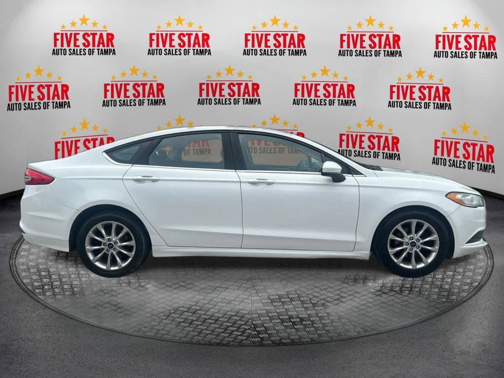 Used 2017 Ford Fusion SE FWD image 8